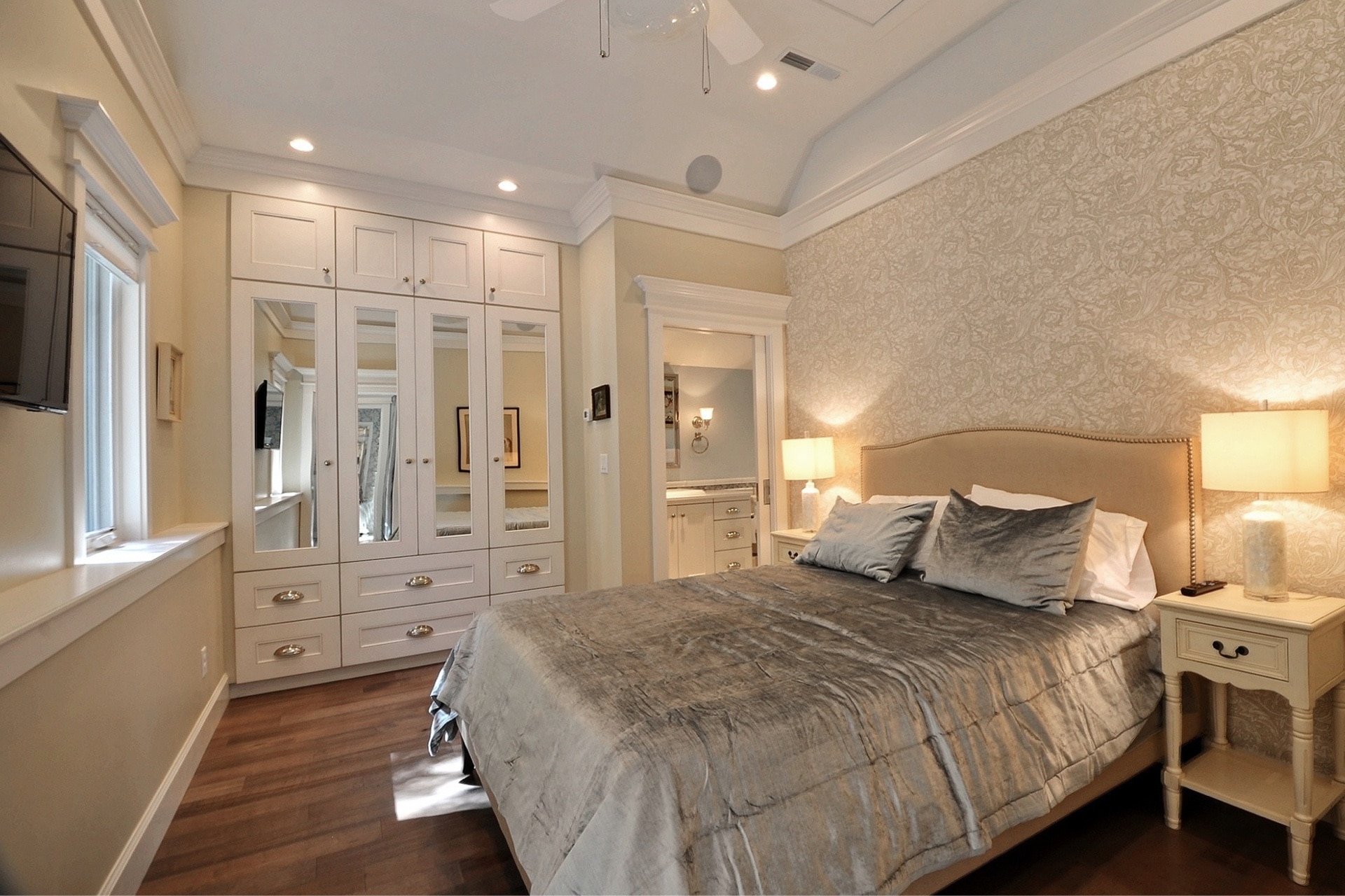 Woodside Avenue, bedroom - architectural design by Elliott Workgroup