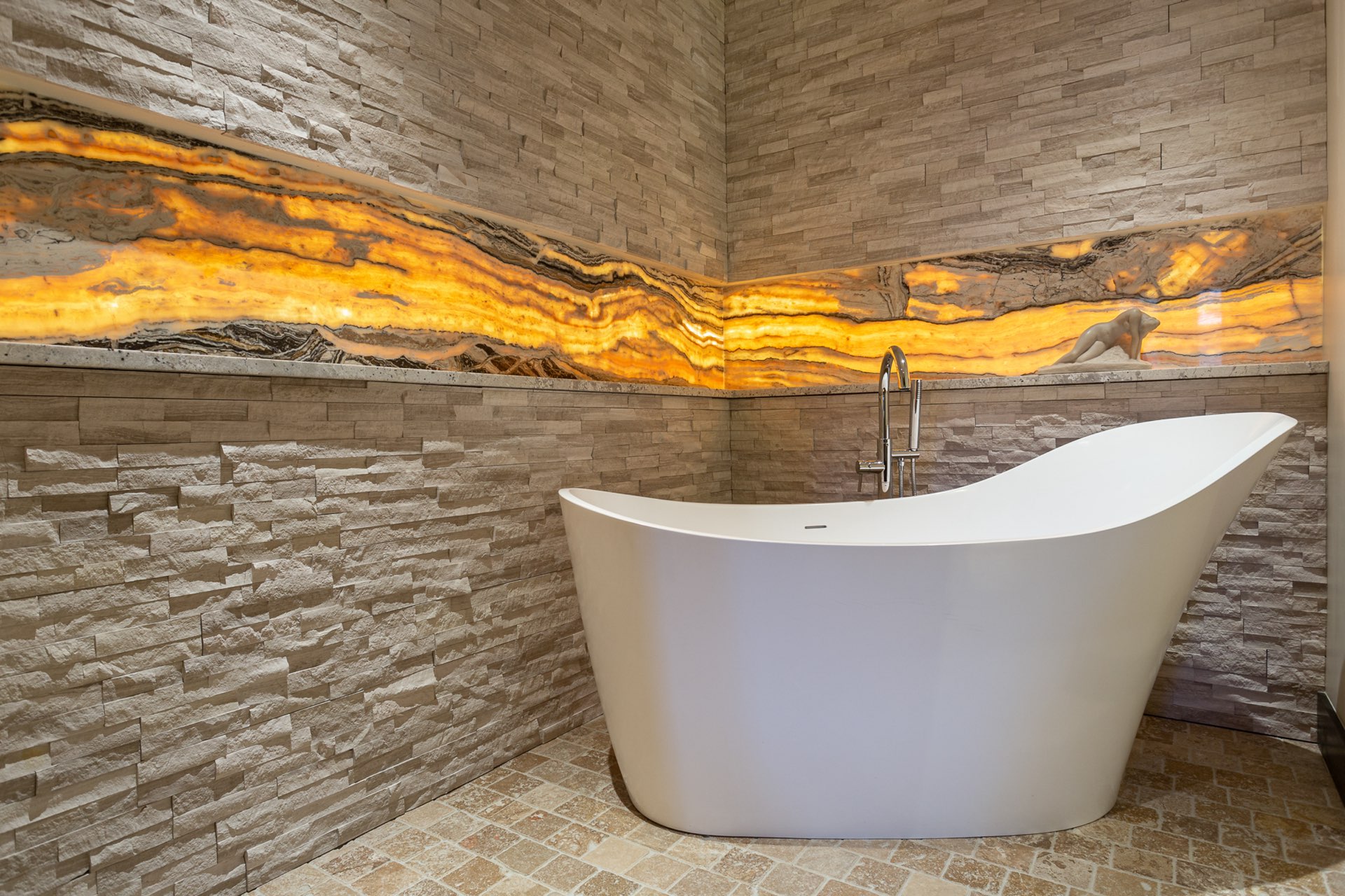 Bath tub, Park Ave Renovation - architectural design by Elliott Workgroup